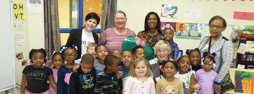 Heart of Illinois United Way President Jennifer Zammuto joined Peoria Public Schools Superintendent Dr. Sharon Desmoulin-Kherat for Read Across America Day.