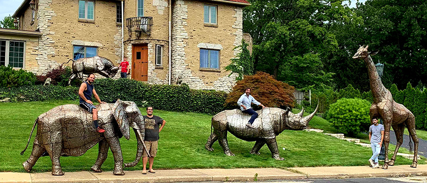 In August 2019, de Gallo's large steel sculptures started popping up mysteriously around town. The artist is currently raising funds to build a Safari Art Park in Peoria.