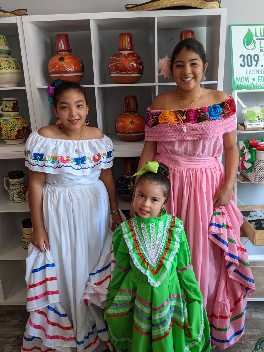 Peoria Folklore Ballet dancers