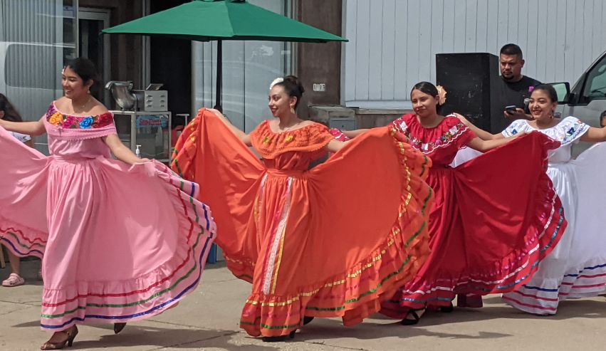 Peoria Folklore Ballet performs at the grand opening of Miranda’s Bella Boutique in August 2021.