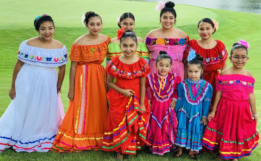 Peoria Folklore Ballet dancers